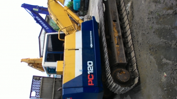 ขายด่วน รถขุด KOMATSU PC120-5   เก่าไทย   แทรค 60  ปั๊มดี  เครื่องดี  เอวแน่น  โซ่สวย  ระบบไฟฟ้าครบ   สภาพสวยมากๆๆๆ   พร้อมใช้งาน  โทร 089-3818694 ดวงนภา  เตียวตระกูล