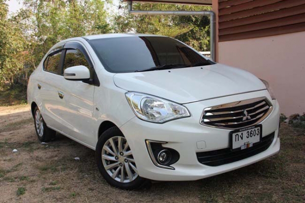 ขายดาวน์ 40000 มิตซูบิชิ Attrage GLS CVT สีขาวมุก ตัวรองท๊อป