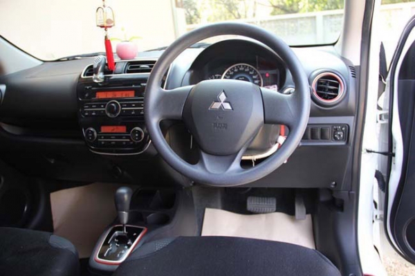 ขายดาวน์ 40000 มิตซูบิชิ Attrage GLS CVT สีขาวมุก ตัวรองท๊อป ขายดาวน์ 40000 มิตซูบิชิ Attrage GLS CVT สีขาวมุก ตัวรองท๊อป