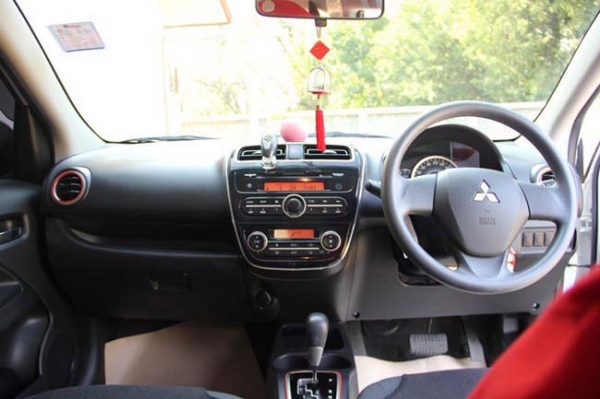 ขายดาวน์ 40000 มิตซูบิชิ Attrage GLS CVT สีขาวมุก ตัวรองท๊อป ขายดาวน์ 40000 มิตซูบิชิ Attrage GLS CVT สีขาวมุก ตัวรองท๊อป