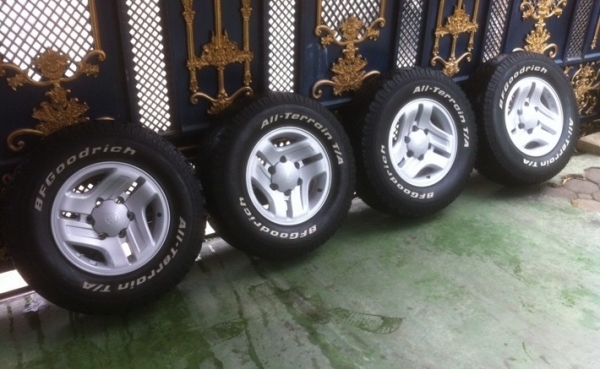 ขายล้อ d4d พร้อมยาง bf all 30