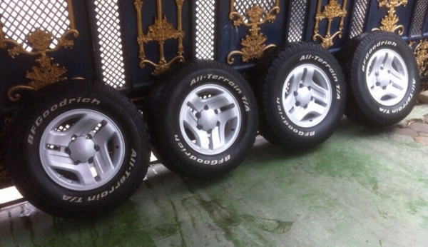 ขายล้อ d4d พร้อมยาง bf all 30