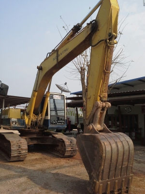 แม็คโฮ KOMATSU 200 รุ่น5 ขาย 700,000 บาท (ศุภากร 081-4252943)