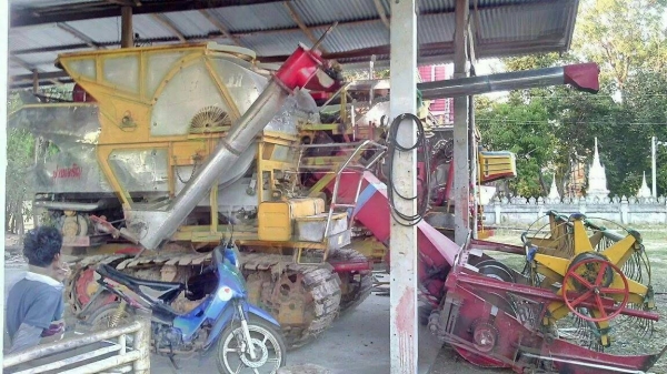 ขายรถเกี่ยวข้าวบางไทรการช่าง