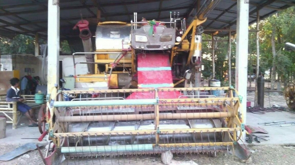 ขายรถเกี่ยวข้าวบางไทรการช่าง