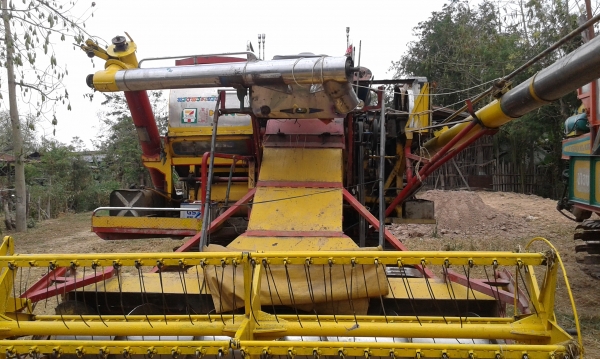 ขายรถเกี่ยวเครื่องยนต์ hino jo8c  j2   ตัวเดิน pc200 ต่อรองได้ครับ