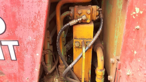 KOMATSU 10HT - 2  รถบอดี้สวยพร้อมทำงานได้เลยครับ เครื่องยนต์เดิมๆปั๊มทำงานได้เร็วดี ภายในเก๋งสะอาดไม่เลอะ คอนโทรลยาวขับง่าย ภายนอกบูมอาร์มสวย ช่วงล่างแน่นดี โรลเลอร์โซ่บูทใบแทรกสภาพดีประมาณ 60\% พร้อมใช้งานได้เลย เอกสารใบแจ้งจำหน่ายพร้อ