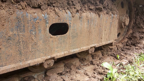 KOMATSU 10HT - 2  รถบอดี้สวยพร้อมทำงานได้เลยครับ เครื่องยนต์เดิมๆปั๊มทำงานได้เร็วดี ภายในเก๋งสะอาดไม่เลอะ คอนโทรลยาวขับง่าย ภายนอกบูมอาร์มสวย ช่วงล่างแน่นดี โรลเลอร์โซ่บูทใบแทรกสภาพดีประมาณ 60\% พร้อมใช้งานได้เลย เอกสารใบแจ้งจำหน่ายพร้อ