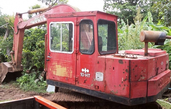 KOMATSU 10HT - 2  รถบอดี้สวยพร้อมทำงานได้เลยครับ เครื่องยนต์เดิมๆปั๊มทำงานได้เร็วดี ภายในเก๋งสะอาดไม่เลอะ คอนโทรลยาวขับง่าย ภายนอกบูมอาร์มสวย ช่วงล่างแน่นดี โรลเลอร์โซ่บูทใบแทรกสภาพดีประมาณ 60\% พร้อมใช้งานได้เลย เอกสารใบแจ้งจำหน่ายพร้อ