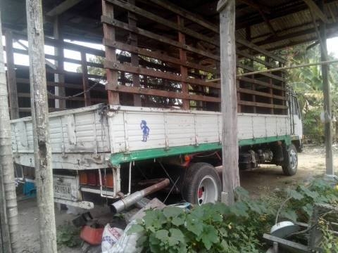 **320,000 บ.ต่อรอง//6ล้อFUSO-175** ขาย MITSUBISHI FUSO 6ล้อบรรทุก FUSO T620 วางเครื่อง6BG1-175HP วางหัวFUSOใหม่ (ลงเล่มครบ) เครื่อง ร็อค แน่นดีแรง ประหยัด เกียร์ใหญ่ เข้าง่าย พร้อมลุย ช่วงล่างใหญ่ คัสซีสวย ไม่ปะไม่ดาม กระบะพื้นไม้คอกไม้ ยาว5.0ม.สภาพดี พื้