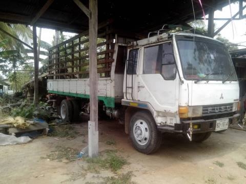 **320,000 บ.ต่อรอง//6ล้อFUSO-175** ขาย MITSUBISHI FUSO 6ล้อบรรทุก FUSO T620 วางเครื่อง6BG1-175HP วางหัวFUSOใหม่ (ลงเล่มครบ) เครื่อง ร็อค แน่นดีแรง ประหยัด เกียร์ใหญ่ เข้าง่าย พร้อมลุย ช่วงล่างใหญ่ คัสซีสวย ไม่ปะไม่ดาม กระบะพื้นไม้คอกไม้ ยาว5.0ม.สภาพดี พื้