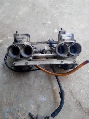 ขาย คาร์บู GSX 400 R3 ราคา 3000 บาท