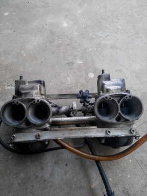 ขาย คาร์บู GSX 400 R3 ราคา 3000 บาท