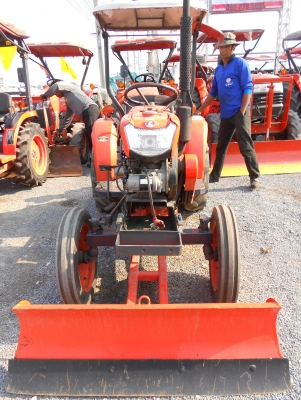 ขายรถไถนั่งขับ KRT 140 พร้อมใบมีดดันดินคานล่าง ขายรถไถนั่งขับ KRT 140 พร้อมใบมีดดันดินคานล่าง