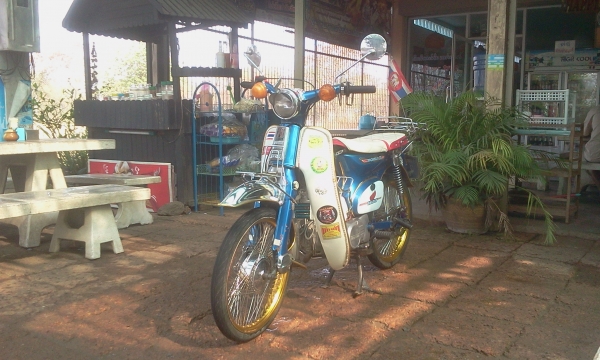 ขาย C70 เครื่องดรีม สภาพสวยๆ ของเเต่งเยอะ ราคาโดนๆ (เอกสารใบซื้อขายจากทางร้าน) ค่าตัว 10500 บาท ต่างจังหวัดจัดส่งให้ได้ ค่าส่งต่างหาก สนใจโทรสอบถาม 089-8054390 โอ๋