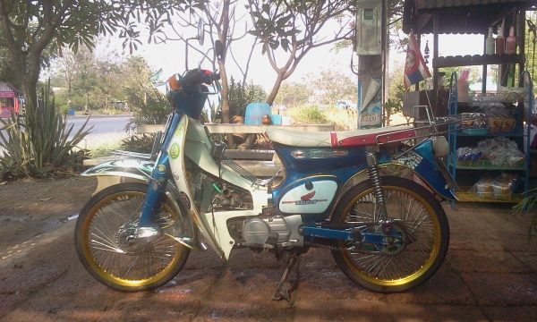 ขาย C70 เครื่องดรีม สภาพสวยๆ ของเเต่งเยอะ ราคาโดนๆ (เอกสารใบซื้อขายจากทางร้าน) ค่าตัว 10500 บาท ต่างจังหวัดจัดส่งให้ได้ ค่าส่งต่างหาก สนใจโทรสอบถาม 089-8054390 โอ๋