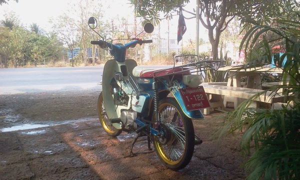 ขาย C70 เครื่องดรีม สภาพสวยๆ ของเเต่งเยอะ ราคาโดนๆ (เอกสารใบซื้อขายจากทางร้าน) ค่าตัว 10500 บาท ต่างจังหวัดจัดส่งให้ได้ ค่าส่งต่างหาก สนใจโทรสอบถาม 089-8054390 โอ๋