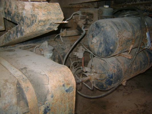 เครื่อง 6BD1   165 แรง ( ดั้มพ์ )  2 เพลา   สโลกลาง    ราคา 400,000 บาท