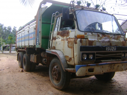 เครื่อง 6BD1   165 แรง ( ดั้มพ์ )  2 เพลา   สโลกลาง    ราคา 400,000 บาท