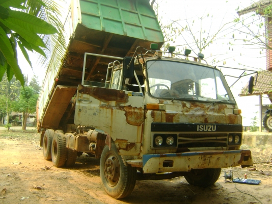 เครื่อง 6BD1   165 แรง ( ดั้มพ์ )  2 เพลา   สโลกลาง    ราคา 400,000 บาท