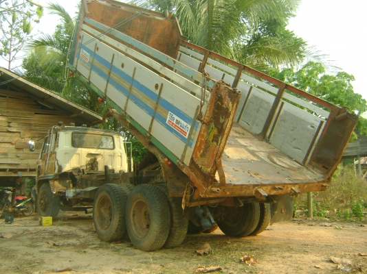 เครื่อง 6BD1   165 แรง ( ดั้มพ์ )  2 เพลา   สโลกลาง    ราคา 400,000 บาท