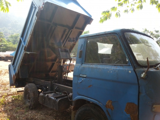 ต้องการขายรถสี่ล้อดั้มนิสสัน85แรงม้าสนใจติดต่อคุณเม่น0810956550ครับ