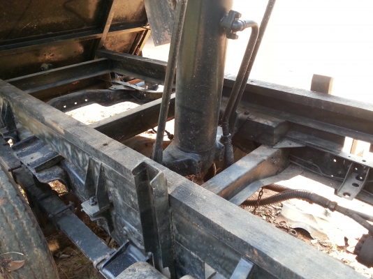 ต้องการขายรถสี่ล้อดั้มนิสสัน85แรงม้าสนใจติดต่อคุณเม่น0810956550ครับ