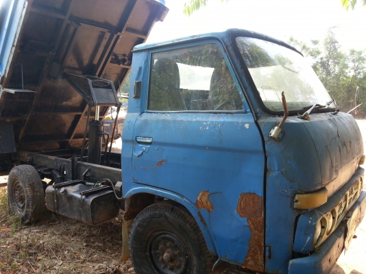 ต้องการขายรถสี่ล้อดั้มนิสสัน85แรงม้าสนใจติดต่อคุณเม่น0810956550ครับ