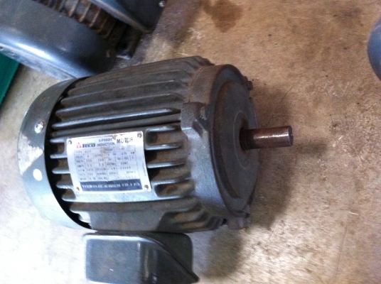 มอเตอร์ 1 แรงม้า FUKUTA 220/380 V. รอบ 1400 รอบต่อนาที ต่อหมุนซ้าย-ขวาได้