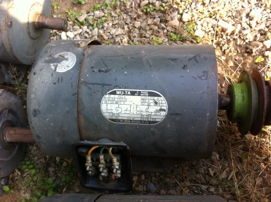 มอเตอร์ 1 แรงม้า FUKUTA 220/380 V. รอบ 1400 รอบต่อนาที ต่อหมุนซ้าย-ขวาได้