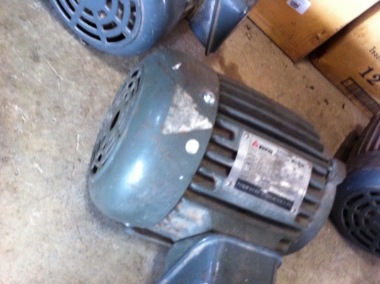 มอเตอร์ 1 แรงม้า FUKUTA 220/380 V. รอบ 1400 รอบต่อนาที ต่อหมุนซ้าย-ขวาได้