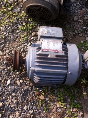 มอเตอร์ 1 แรงม้า FUKUTA 220/380 V. รอบ 1400 รอบต่อนาที ต่อหมุนซ้าย-ขวาได้