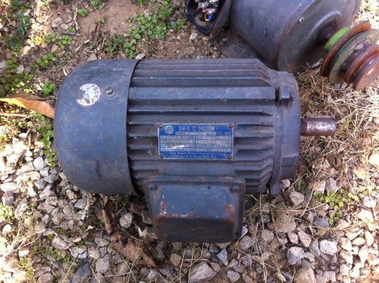 มอเตอร์ 1 แรงม้า FUKUTA 220/380 V. รอบ 1400 รอบต่อนาที ต่อหมุนซ้าย-ขวาได้