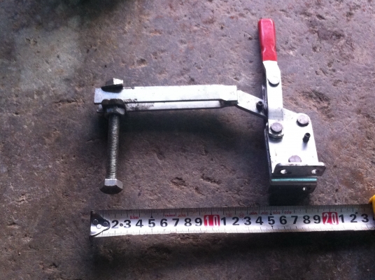 แคมป์จับยึดชิ้นงานแบบเร็วขนาดใหญ่ตามภาพ มีสามรูปแบบมี 7 ตัว@ 100 บาท ใช้จับยึดชิ้นงานได้รวดเร็วงานออกมาดี