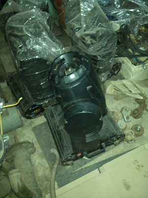 ชุดไฟ Moving Head ยี่ห้อ Aiweidy รุ่น A-2025 ใช้เพื่อสร้างบรรยากาศบนเวที