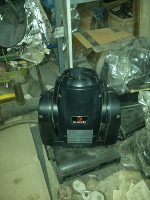 ชุดไฟ Moving Head ยี่ห้อ Aiweidy รุ่น A-2025 ใช้เพื่อสร้างบรรยากาศบนเวที