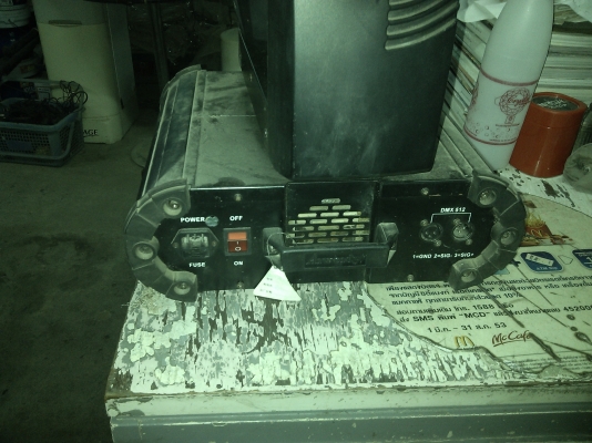 ชุดไฟ Moving Head ยี่ห้อ Aiweidy รุ่น A-2025 ใช้เพื่อสร้างบรรยากาศบนเวที