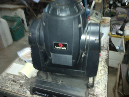 ชุดไฟ Moving Head ยี่ห้อ Aiweidy รุ่น A-2025 ใช้เพื่อสร้างบรรยากาศบนเวที