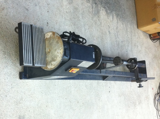 เครื่องกลึงไม้ KT จับไม้ได้ยาว1เมตร มีแผ่นจานกระดาษทรายขัดด้านหัวมอเตอร์ 1/2 แรงม้า เครื่องกลึงไม้ KT จับไม้ได้ยาว1เมตร มีแผ่นจานกระดาษทรายขัดด้านหัวมอเตอร์ 1/2 แรงม้า