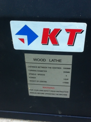 เครื่องกลึงไม้ KT จับไม้ได้ยาว1เมตร มีแผ่นจานกระดาษทรายขัดด้านหัวมอเตอร์ 1/2 แรงม้า เครื่องกลึงไม้ KT จับไม้ได้ยาว1เมตร มีแผ่นจานกระดาษทรายขัดด้านหัวมอเตอร์ 1/2 แรงม้า