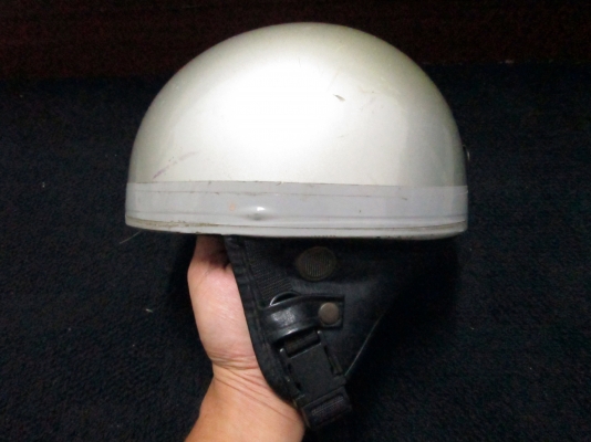 หมวกกันน็อคครึ่งใบ