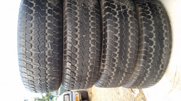 ขายยาง 235 75 15 ปี12ชุดละ5800
