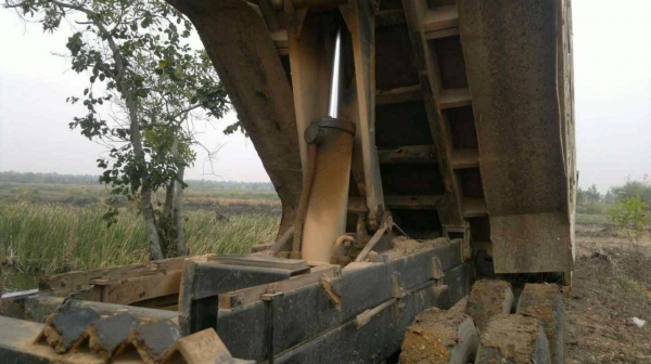 ขายสิบล้อดั้มMITSUBISHI FN527 MA-24xxxสภาพพร้อมใช้งาน เครื่องเกียร์ดี เอกสารเล่มทะเบียนพร้อมโอน