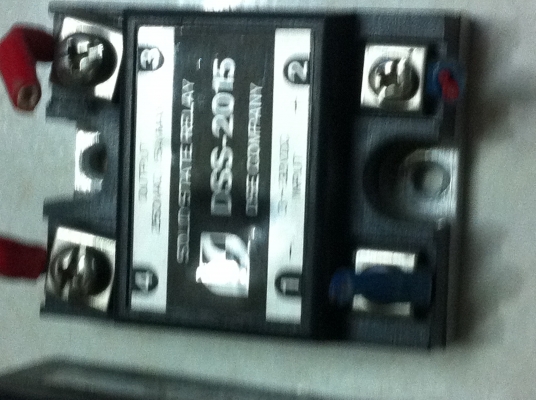 โซลิดสเตตรีเลย์ 1 เฟส ยี้ห้อ OPTO และอีกหลายยี่ห้อ ขนาด 15 - 20 A.ใช้้ไฟ DC 3-24 V. มาควบคุมการต่อวงจรให้