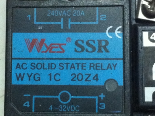 โซลิดสเตตรีเลย์ 1 เฟส ยี้ห้อ OPTO และอีกหลายยี่ห้อ ขนาด 15 - 20 A.ใช้้ไฟ DC 3-24 V. มาควบคุมการต่อวงจรให้