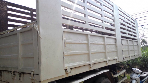 ขายหางพ่วง ( ไม่ดั้ม ) สามมิต  2  เพลา.  ปี 50   สนใจติดต่อ  081 - 6079515