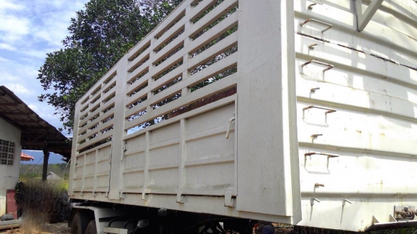 ขายหางพ่วง ( ไม่ดั้ม ) สามมิต  2  เพลา.  ปี 50   สนใจติดต่อ  081 - 6079515