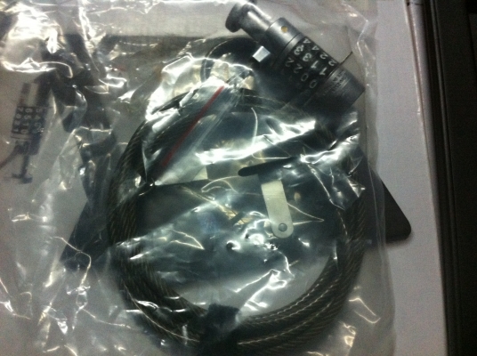 ชุดเคส iPad 2 ของ GRIFFIN แข็งพร้อมตัวล็อกและสายยาวยึดติดโต็ะป้องกันการขโมย