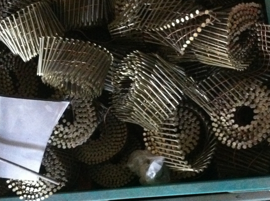 ตะปูใช้กับปืนยิงตะปูลมหรือเครื่องยิงไฟฟ้า ตัวตะปู ยี่ห้อ LION ขนาดยาว 1.5 นิ้ว แบบเป็นม้วนตามภาพ