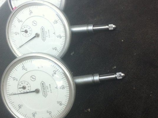 เครื่องมือวัดละเอียดไดอัลเกจ ( dial gauge) ยี่ห้อ CITIZEN ความละเอียด 0.01 มม. เครื่องมือวัดละเอียดไดอัลเกจ ( dial gauge) ยี่ห้อ CITIZEN ความละเอียด 0.01 มม.